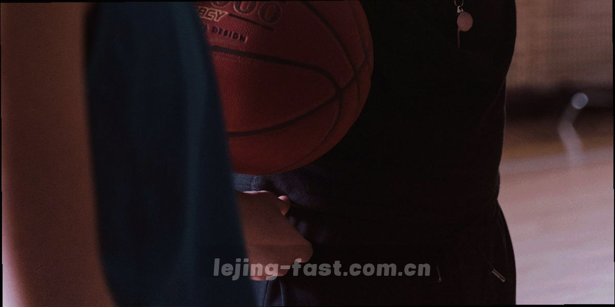 蓝色背景上融合速度线和高亮红色箭头，体现专业与速度